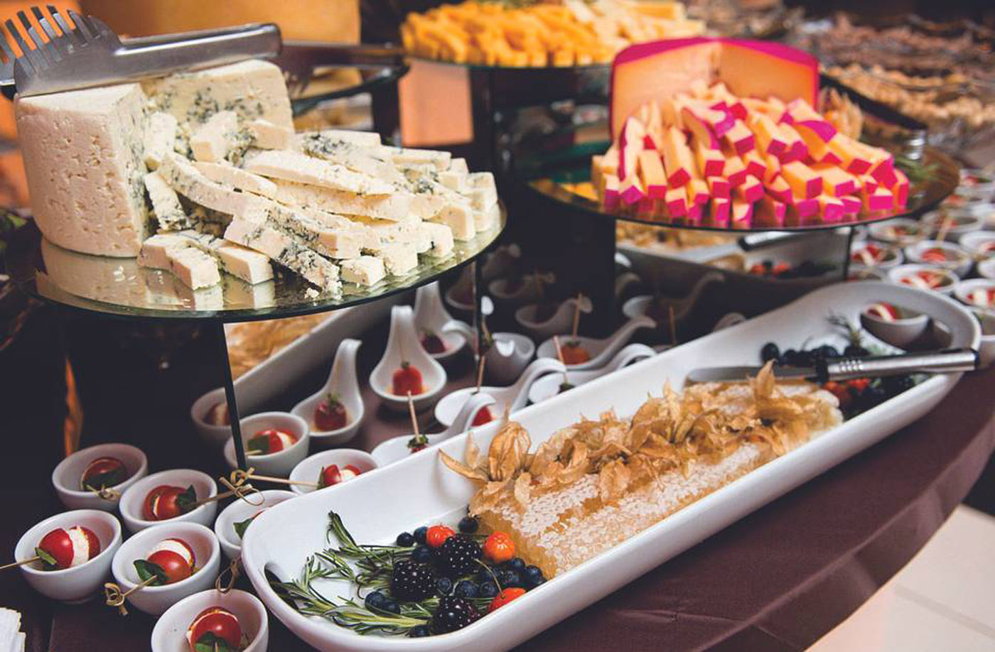 Eventos - Sgorla - <p>
Você sabe que um dos detalhes mais importantes de um evento é a comida. Oferecer um banquete saboroso, feito a partir de ingredientes de primeira qualidade é fundamental para garantir que seus convidados tenham uma experiência gastronômica inesquecível. </p>